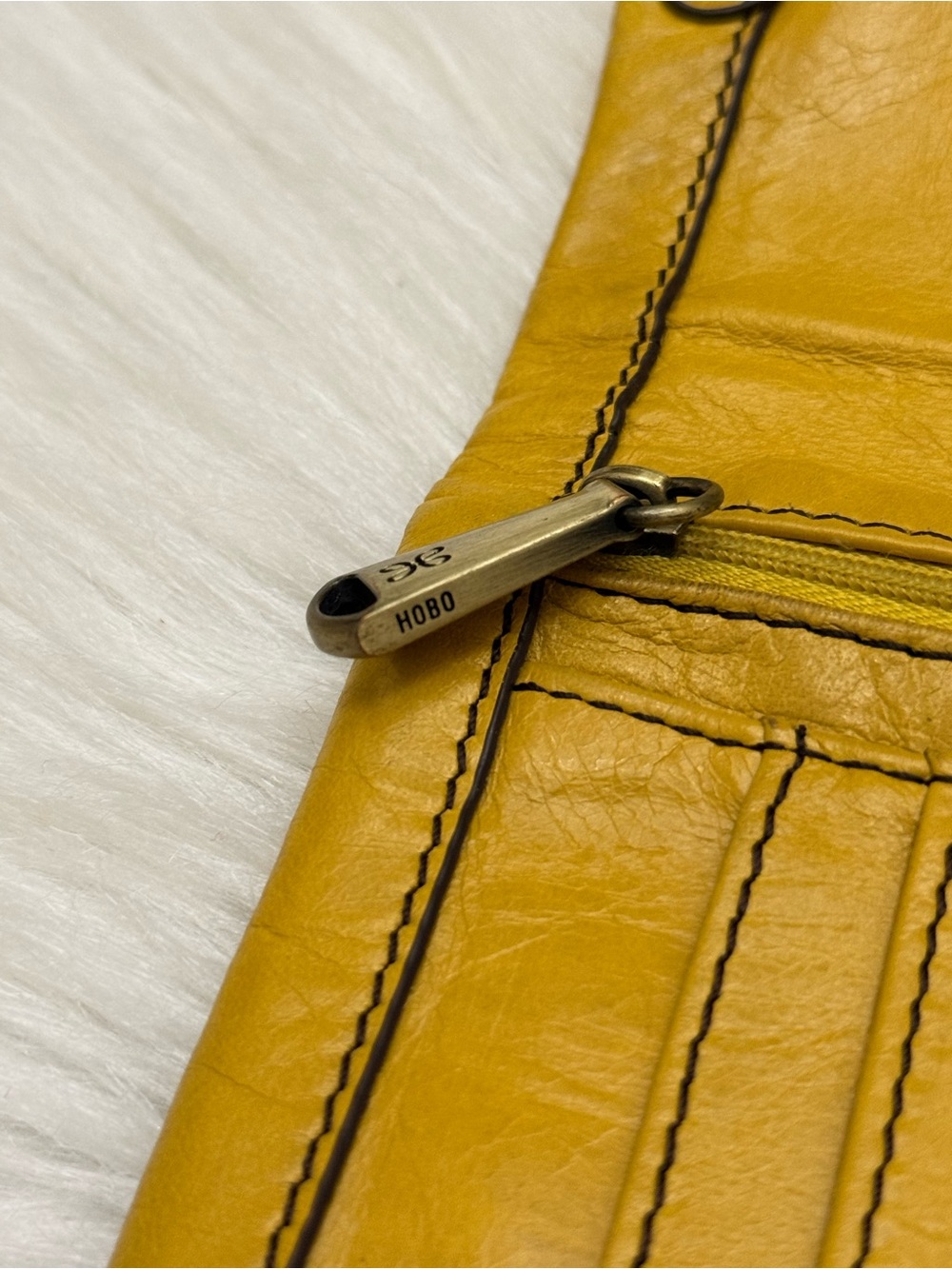 HOBO - INTERNATIONAL YELLOW SOFT LEATHER SADIE LONG WALLET MAGNETIC CLOSURE - Picture 12 of 16